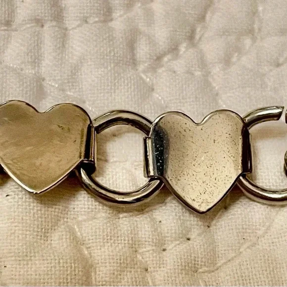 Vtg 1950s metal belt. Hearts adjustable w/ dangling heart. 26-32 inch waists. - Picture 4 of 6